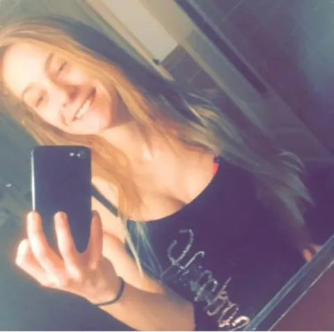 @bellamariee