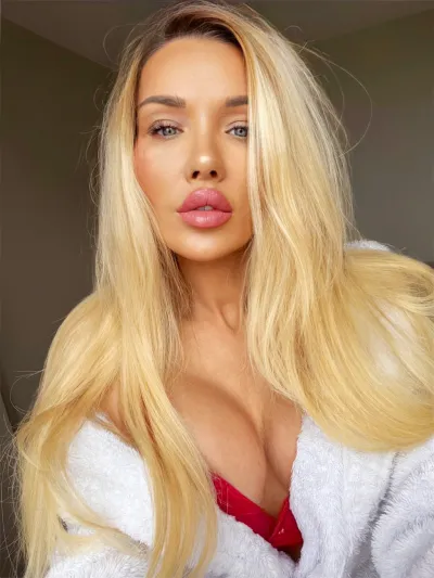 @blondebusty