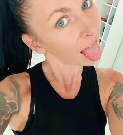 @justmelmia