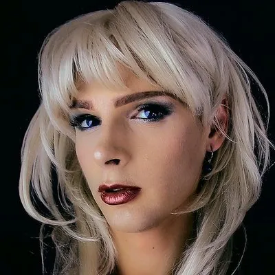 @LolaFrina