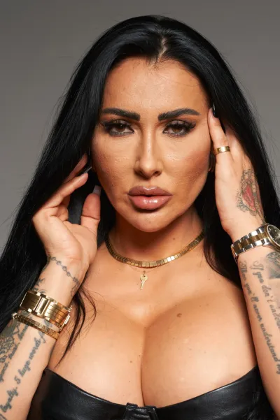 @MistressKennya