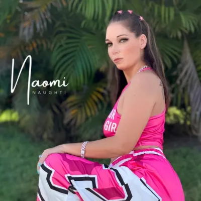 @the-real-naomi-naughti