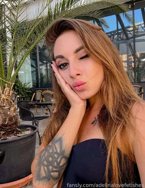 @adelinalovefetishes