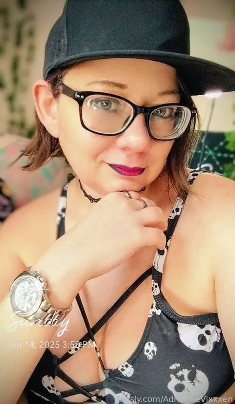 @AdrienneVixxxen