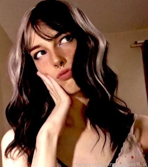 @AimeeLovesPink