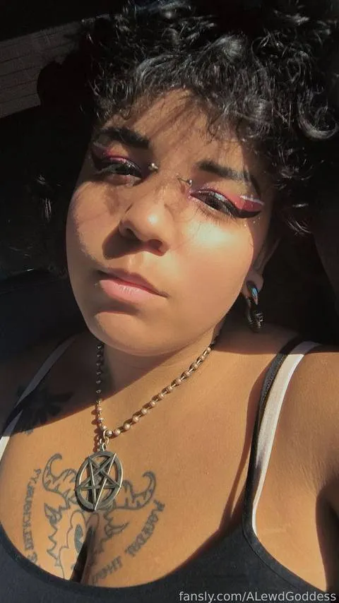 @ALewdGoddess