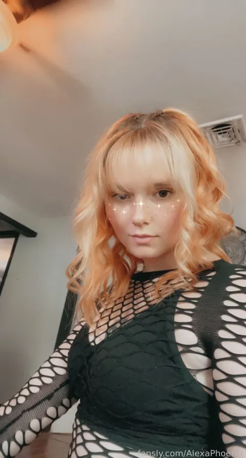 @AlexaPhoenix