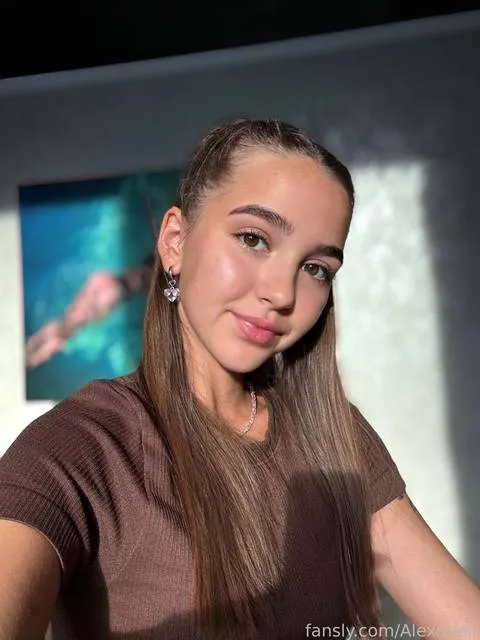 @AlexaVeil