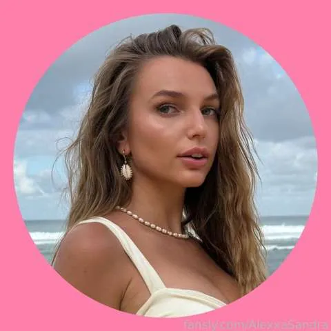 @AlexxaSandra