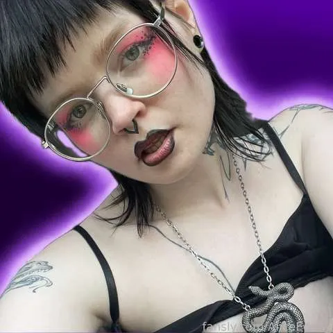 @AliceEden_