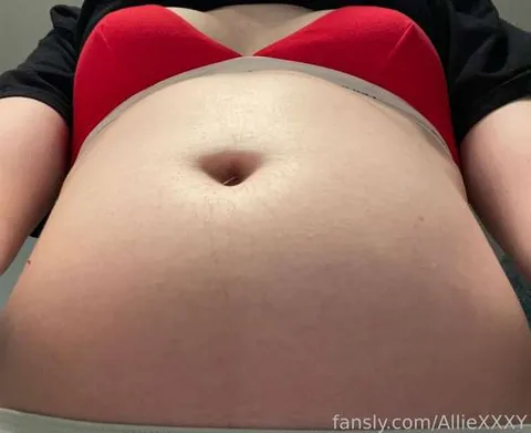 @AllieXXXY