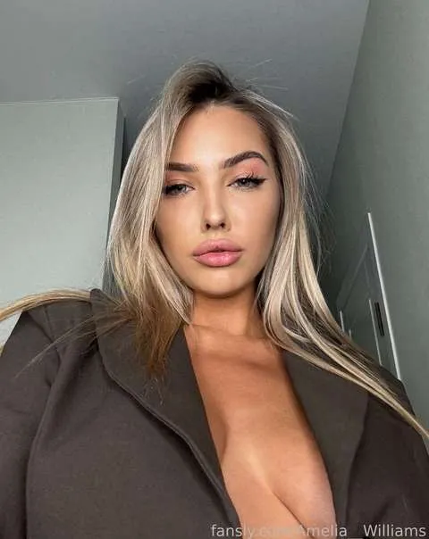 @Amelia__Williams