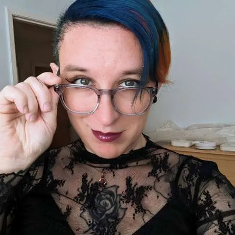 @amybones