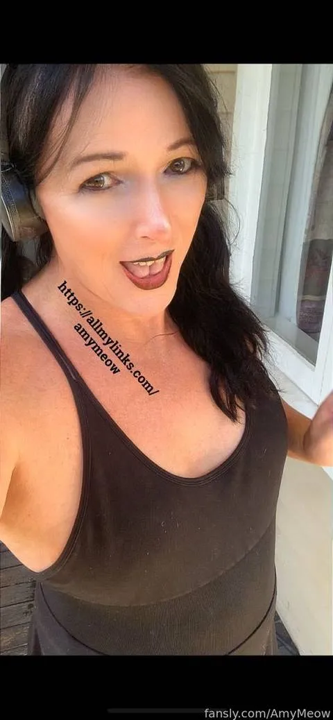 @AmyMeow