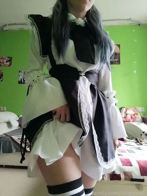 @Angelina_