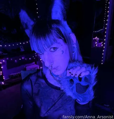 @Anna_Arsonist