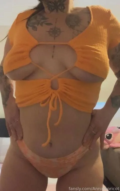 @AnnieApricot