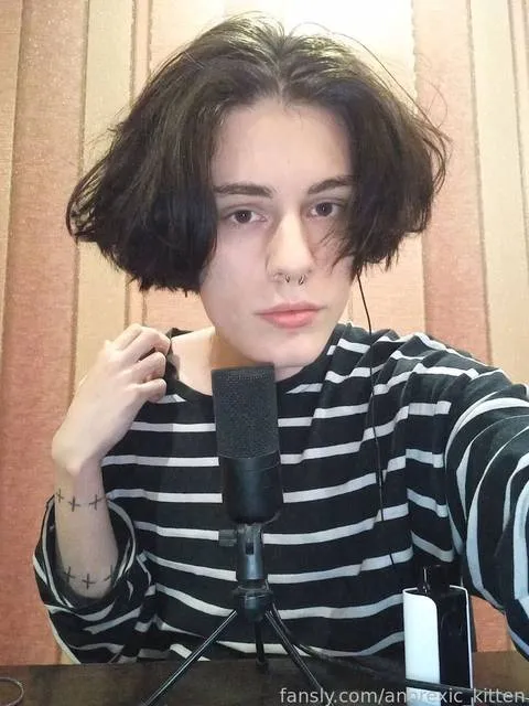 @anorexic_kitten
