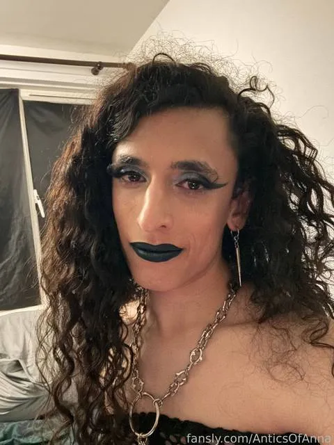 @AnticsOfAnna
