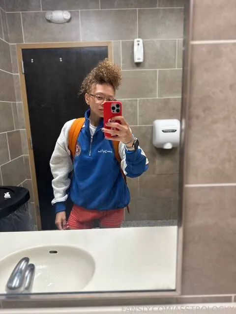 @Asstrologyy