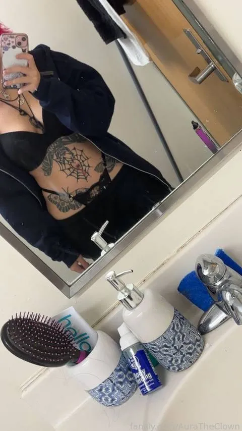 @AuraTheClown
