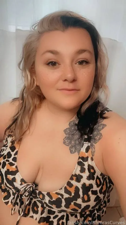 @AurorasCurves