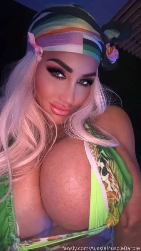 @AussieMuscleBarbie