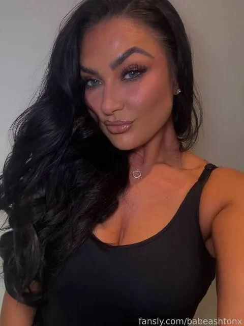 @babeashtonx