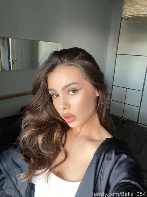 @Bella_054