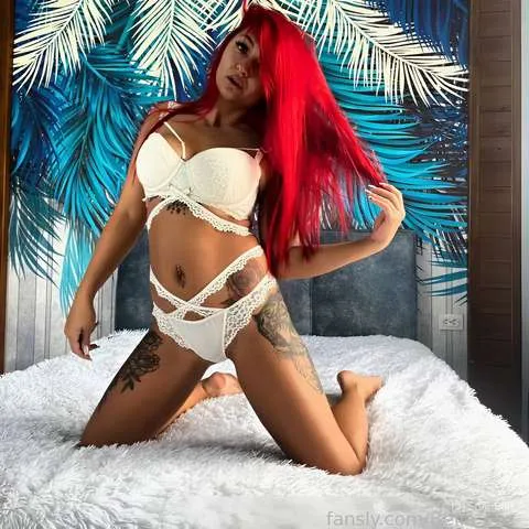@Bella_Fox_