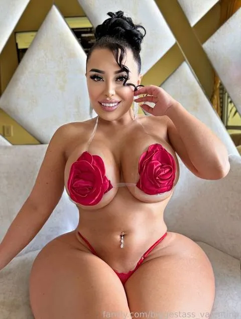 @biggestass_valentina