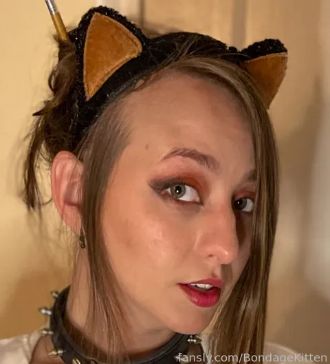 @BondageKitten