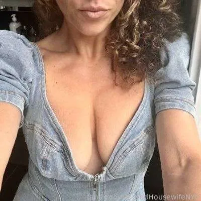 @BoredHousewifeNYC