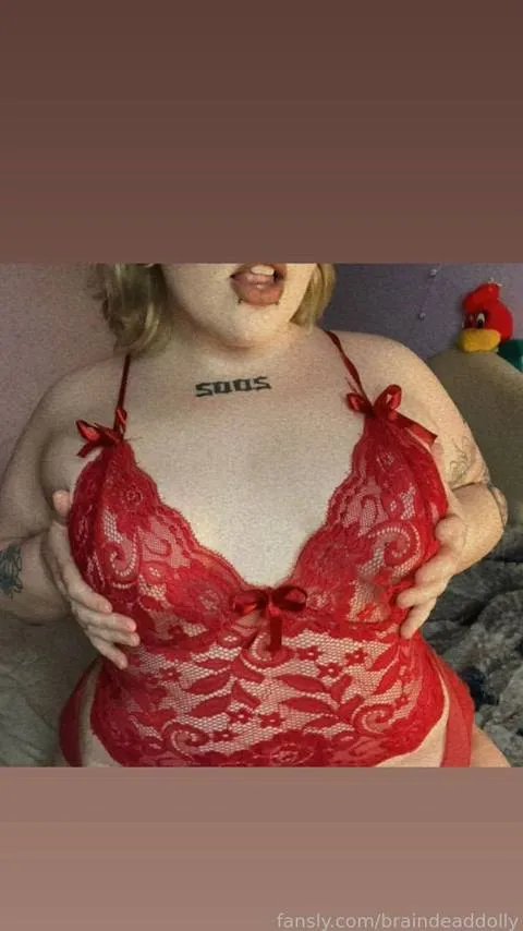 @braindeaddolly