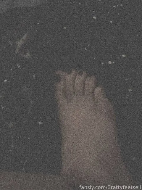 @Brattyfeetsell