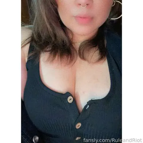 @BrattyGirlRiot
