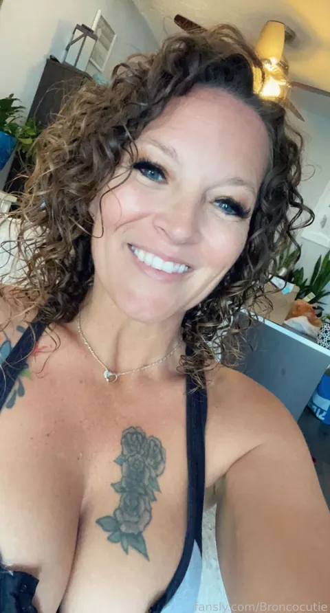 @Broncocutie