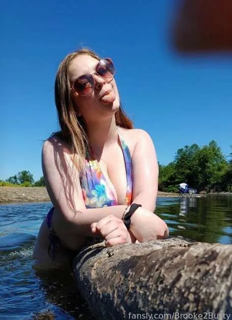 @Brooke2Busty