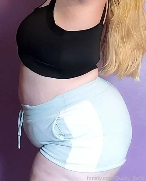 @Busty_Bella
