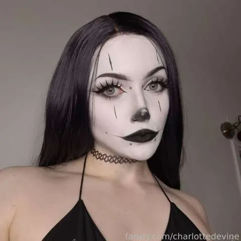 @charlottedevine