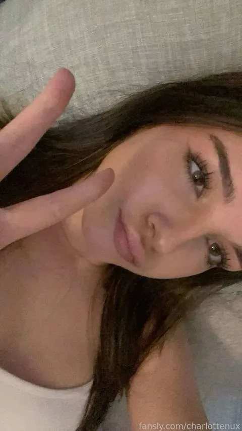 @charlottenux