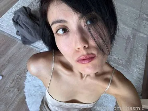 @chasmic_