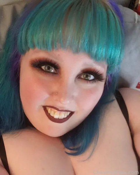 @ChestnutFoxx