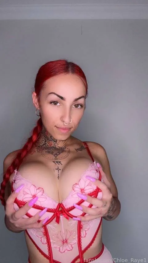 @Chloe_Raye1