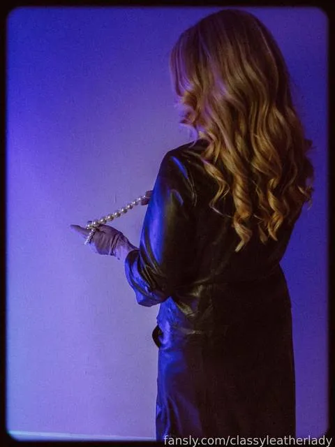 @classyleatherlady