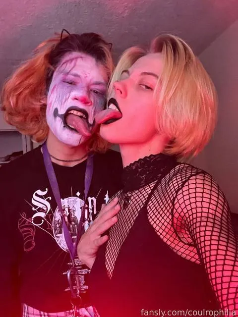 @coulrophilia