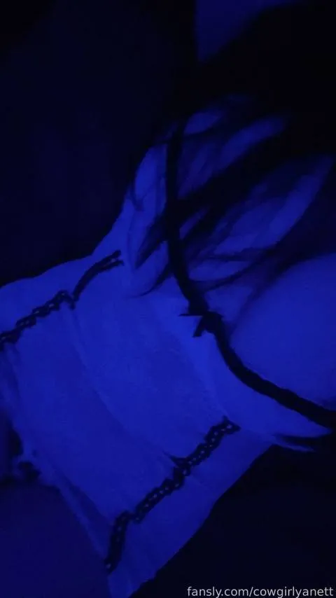 @cowgirlyanett