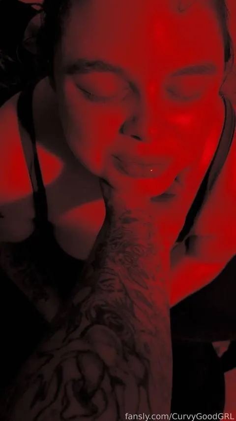 @CurvyGoodGRL