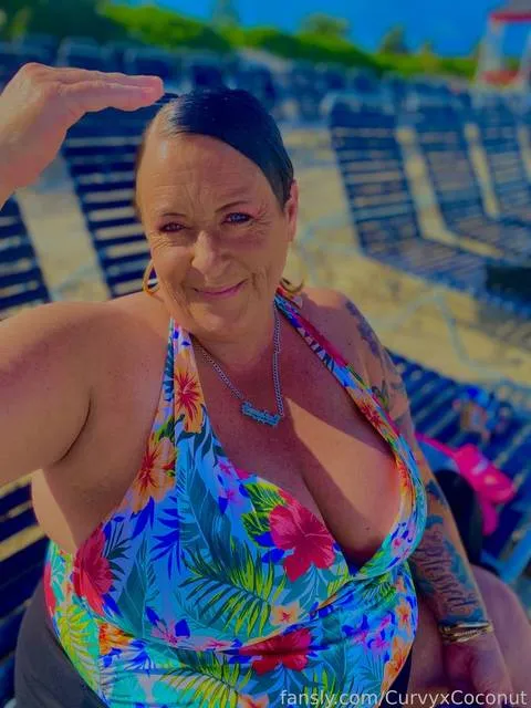 @CurvyxCoconut