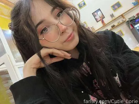 @Cutie_Lorie